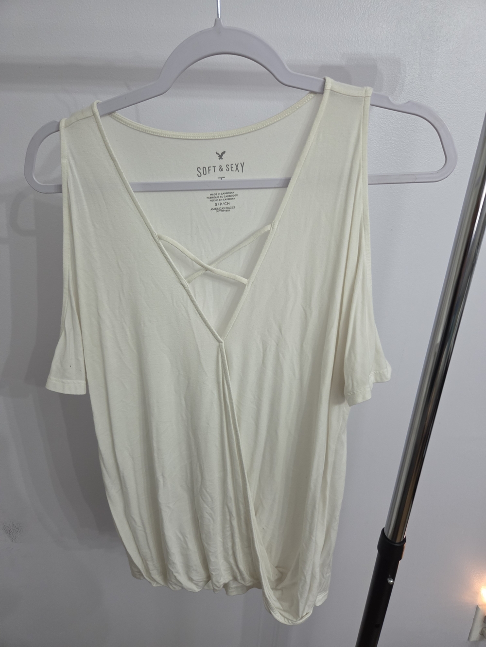 American Eagle Outfitters Cream Cold-Shoulder V-Neck Tee